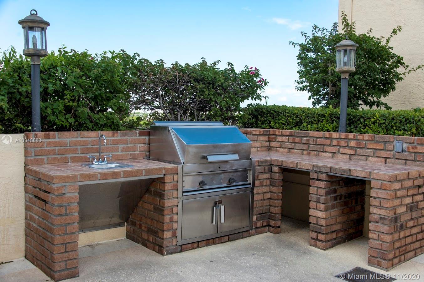 THE METROPOLITAN CONDO - Residential Lease