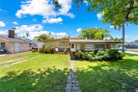 Tiny photo for 1300 S 20th Ave, Hollywood, FL 33020 (MLS # A12048173)
