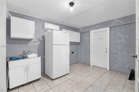 Tiny photo for 1300 S 20th Ave, Hollywood, FL 33020 (MLS # A12048173)