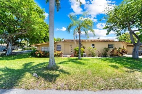 Tiny photo for 1300 S 20th Ave, Hollywood, FL 33020 (MLS # A12048173)