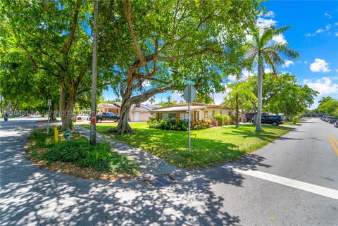 Tiny photo for 1300 S 20th Ave, Hollywood, FL 33020 (MLS # A12048173)