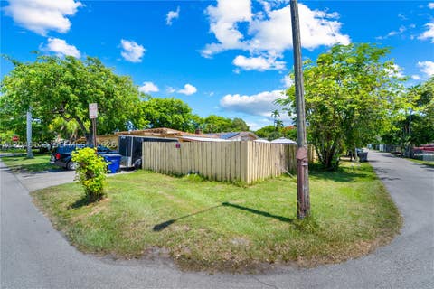 Tiny photo for 1300 S 20th Ave, Hollywood, FL 33020 (MLS # A12048173)