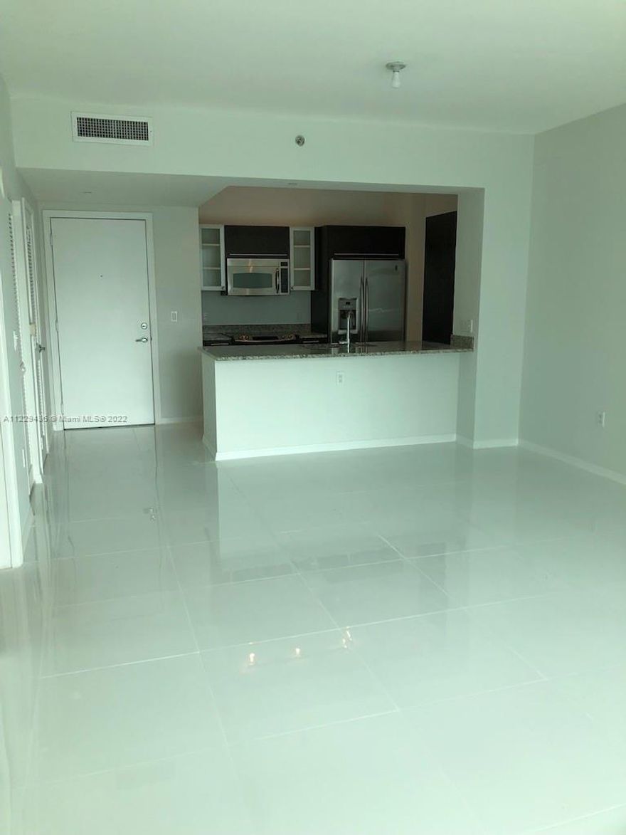 Beautiful 27th Floor 1/1 facing west with sunset views of Mary Brickell Village and Brickell city Centre. Close to People Mover and best shopping, restaurants, and nightlife. Spacious floor plan with 702sqft, with gorgeous crystal quartz white florin living and cozy carpet in bedroom. Top of the line finishes with granite countertops, stainless steel appliances and dark cabinetry. First class amenities including two pools, gym, private theater room, billiards, business center, valet, concierge and 24 hours security. Plaza on Brickell has top restaurants, hair salon, Financial District, and Downtown Miami within walking distance.