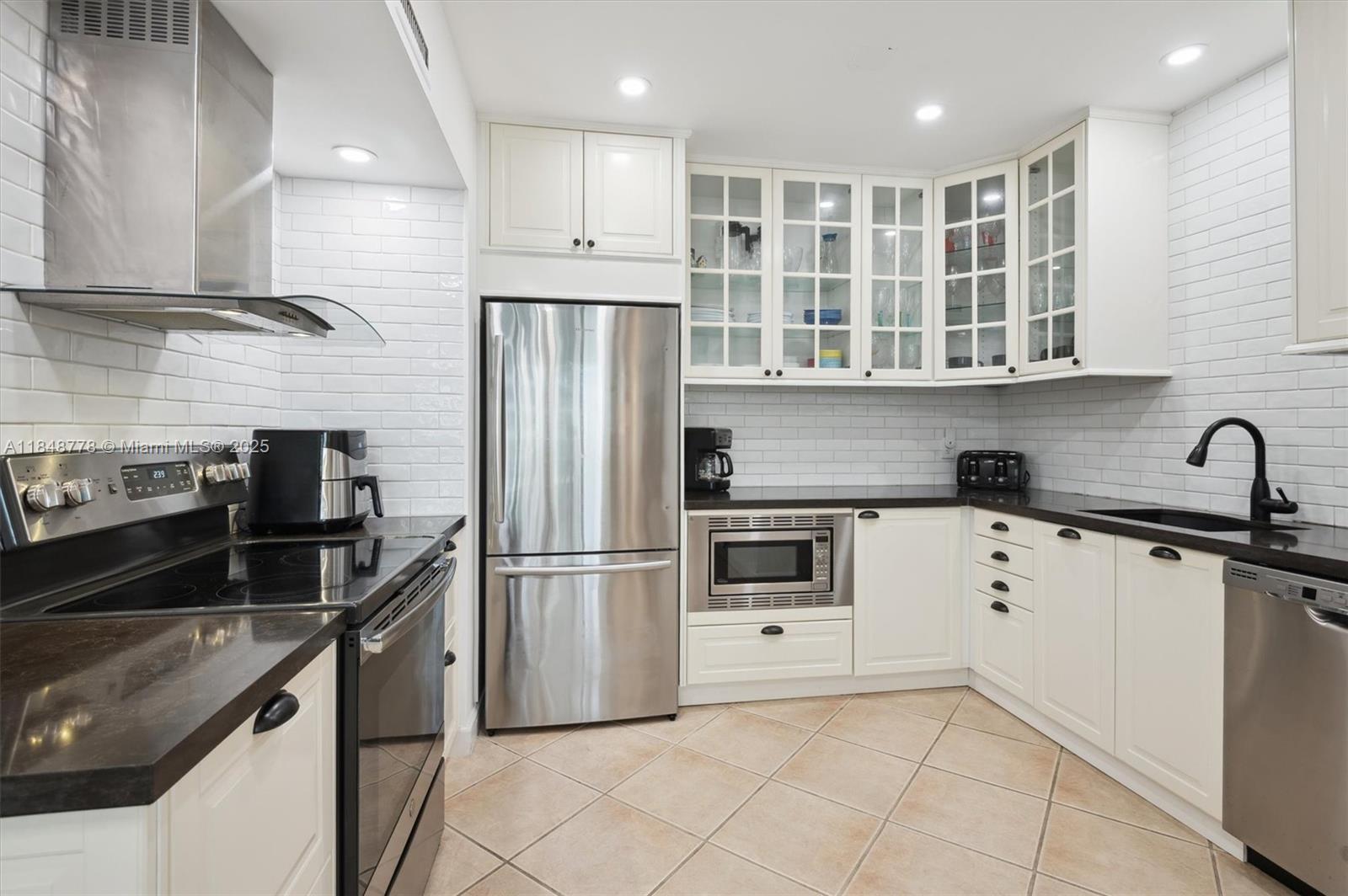 ALEXANDER TOWERS CONDO - Residential Lease