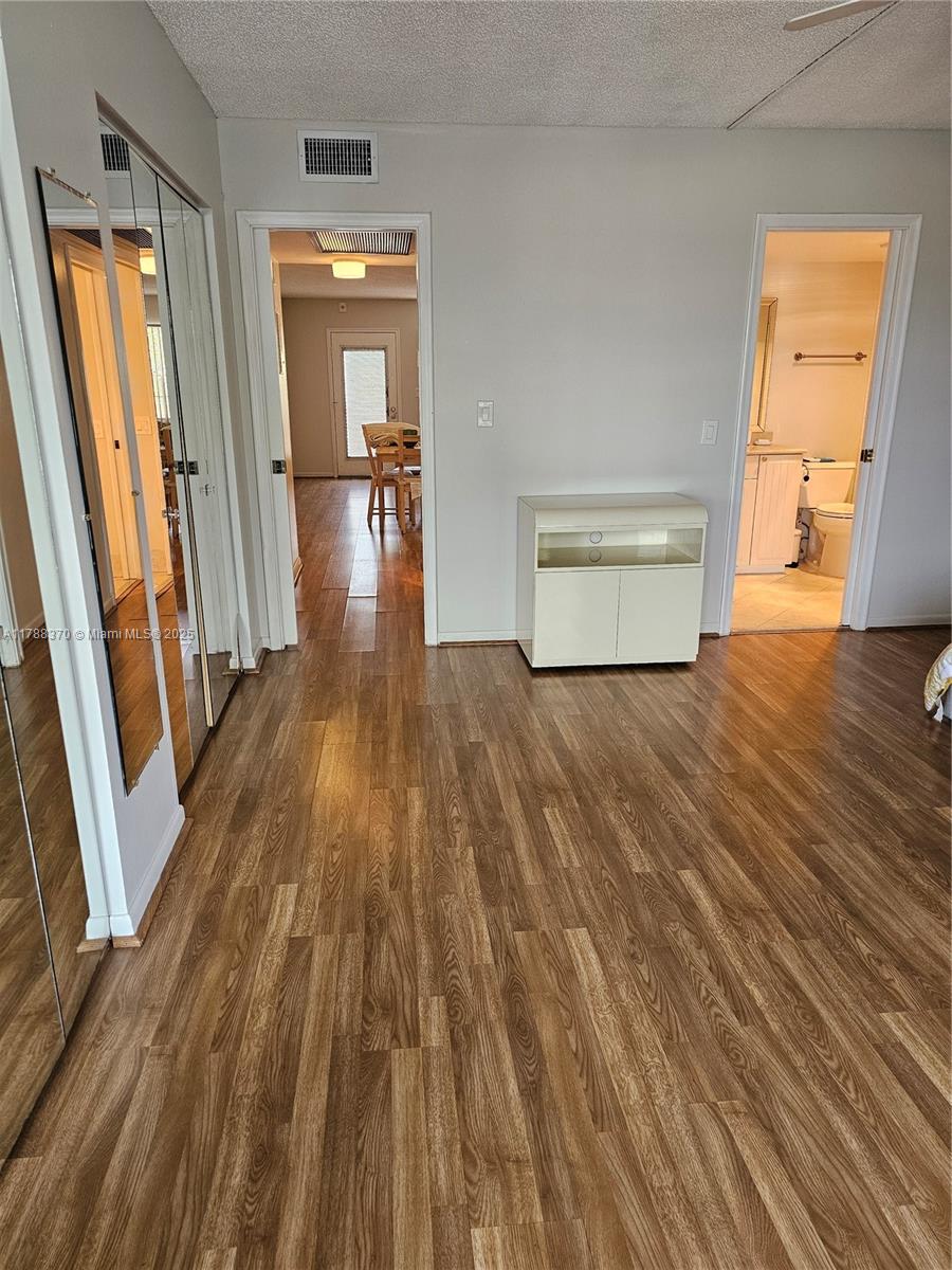 2905 Victoria Pl F3