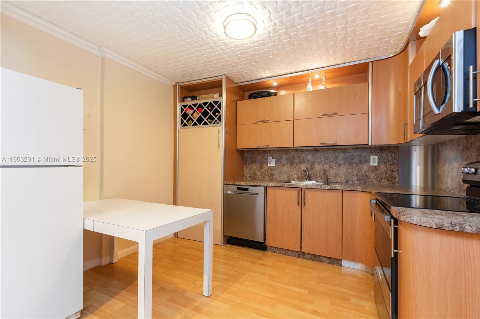 WINSTON TOWER 300 CONDO - Residential Lease