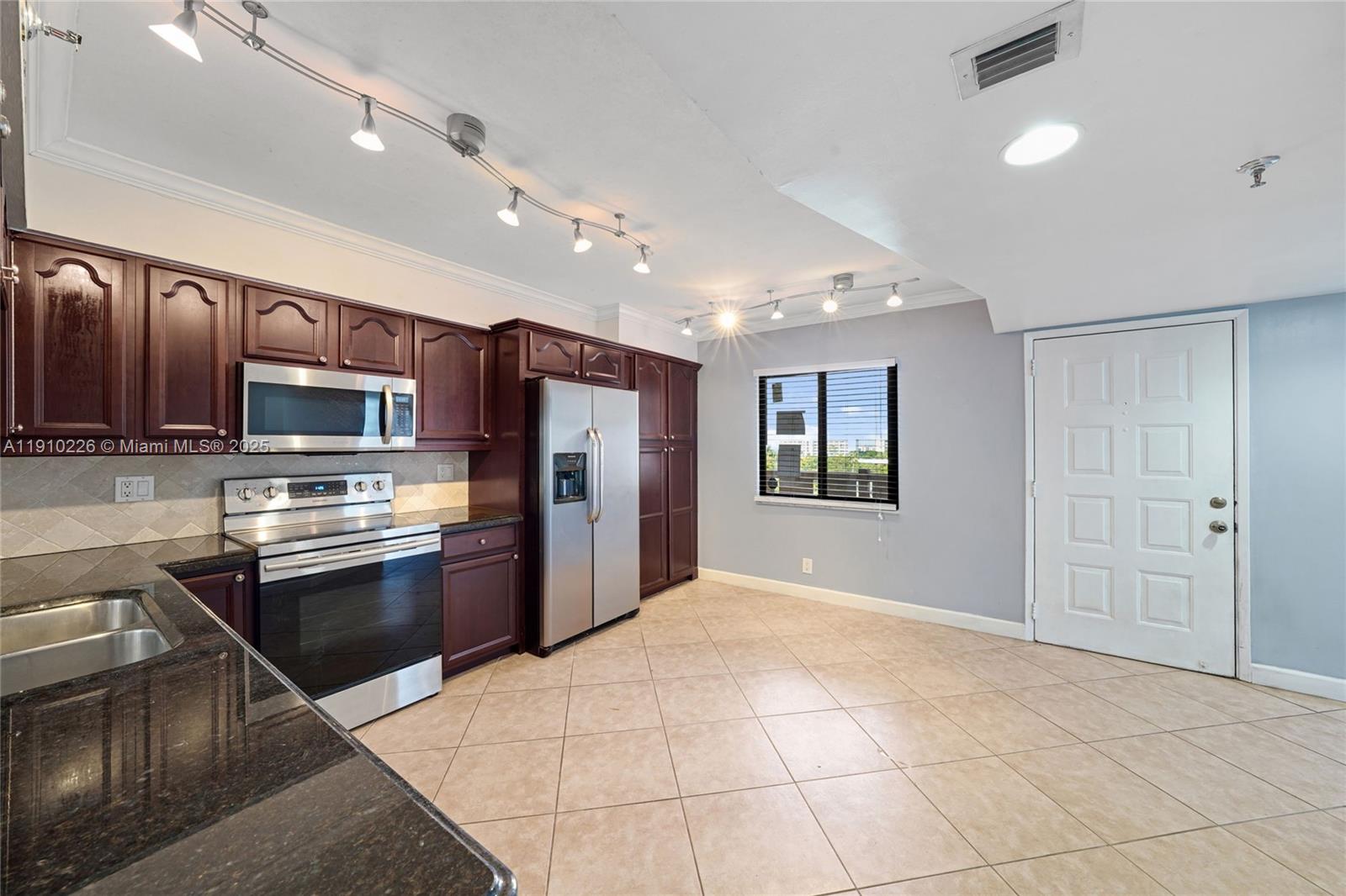 CYPRESS BEND CONDOMINIUM - Residential