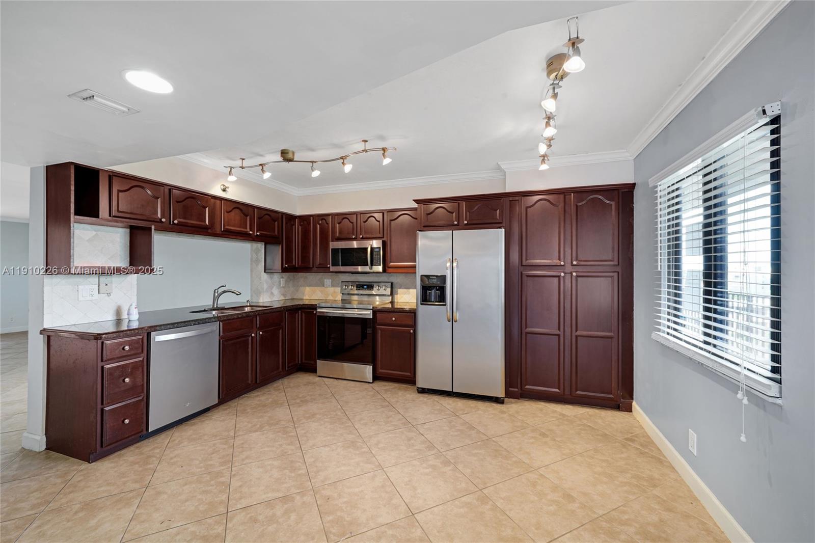 CYPRESS BEND CONDOMINIUM - Residential