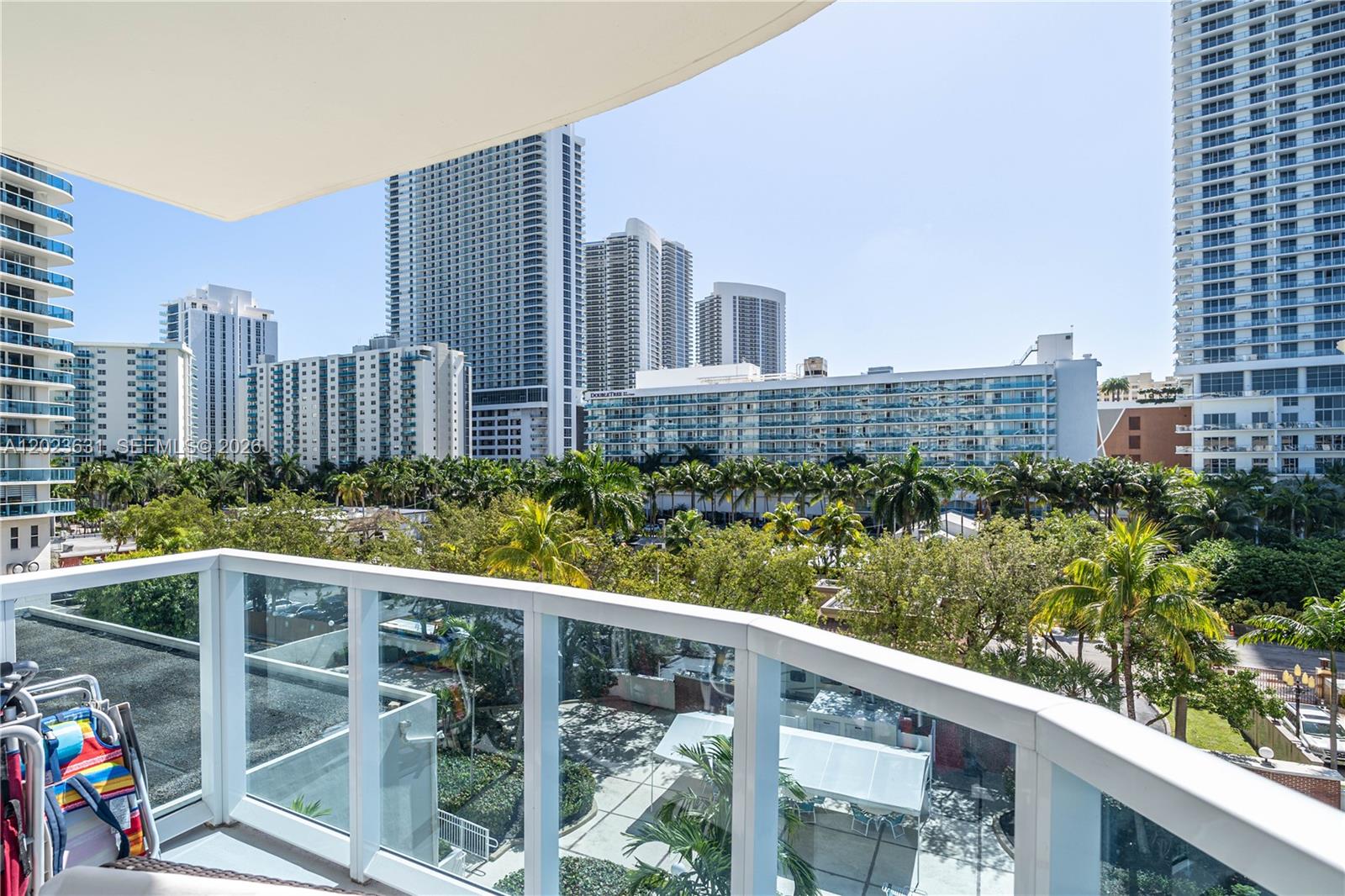 HALLMARK OF HOLLYWOOD CON - Residential