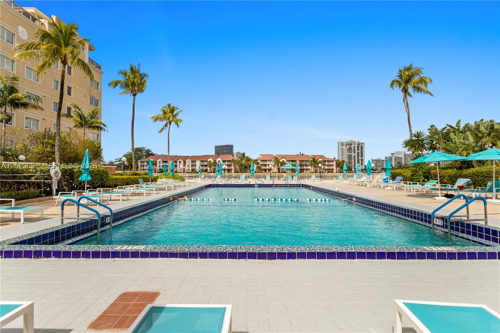 HALLMARK OF HOLLYWOOD CON - Residential