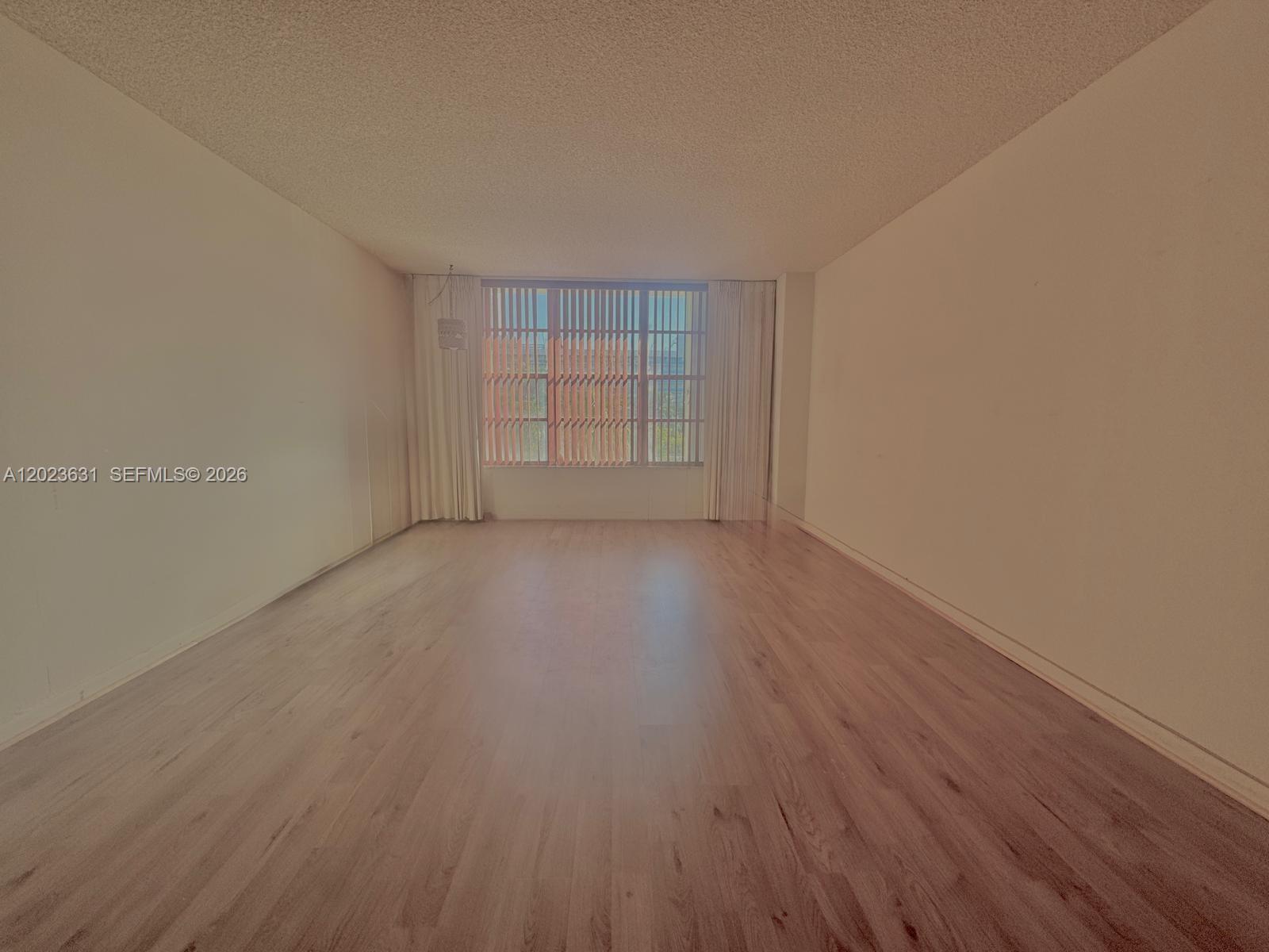 HALLMARK OF HOLLYWOOD CON - Residential