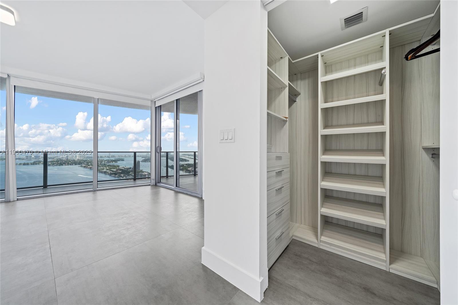 ARIA ON THE BAY CONDO - Residential
