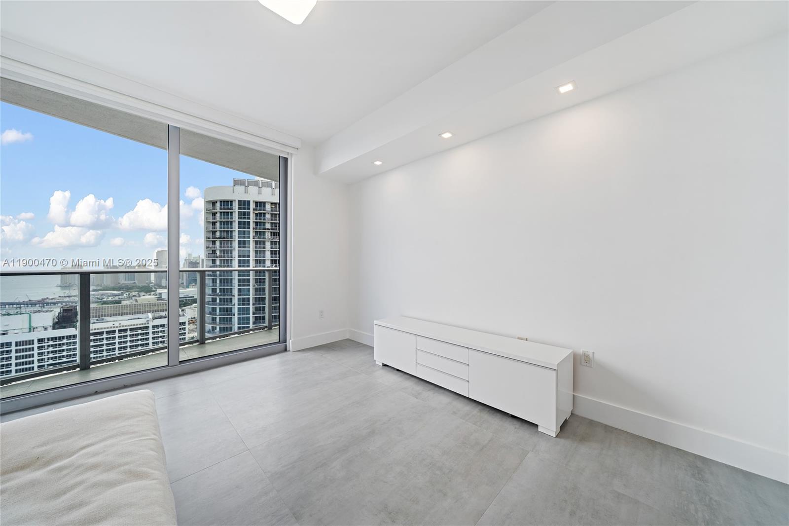 ARIA ON THE BAY CONDO - Residential