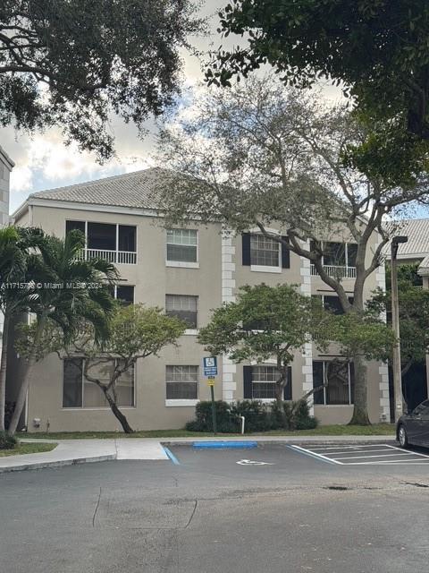 Rental Property at 2880 N Oakland Forest Dr 209, Oakland Park, Miami-Dade County, Florida - Bedrooms: 1 
Bathrooms: 1  - $1,900 MO.