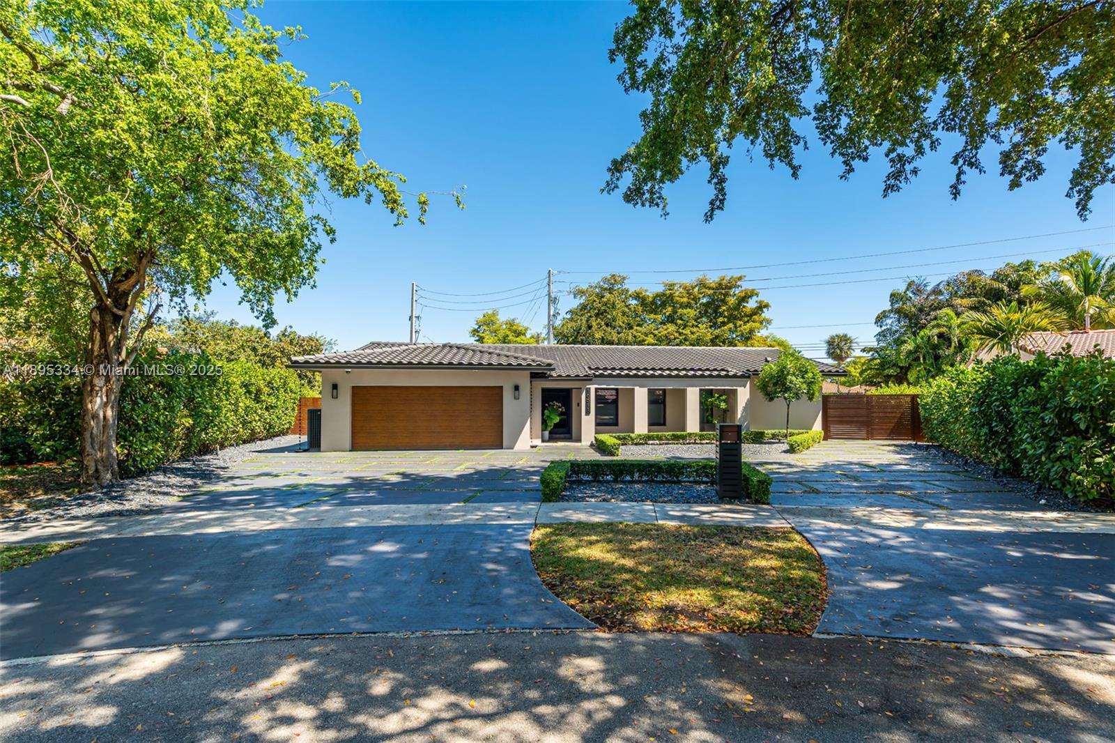 MIAMI LAKES LOCH NESS SEC - Residential