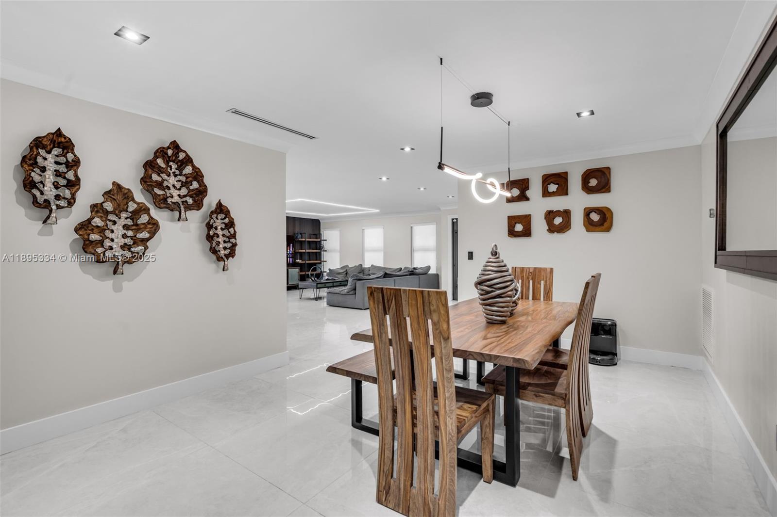 MIAMI LAKES LOCH NESS SEC - Residential