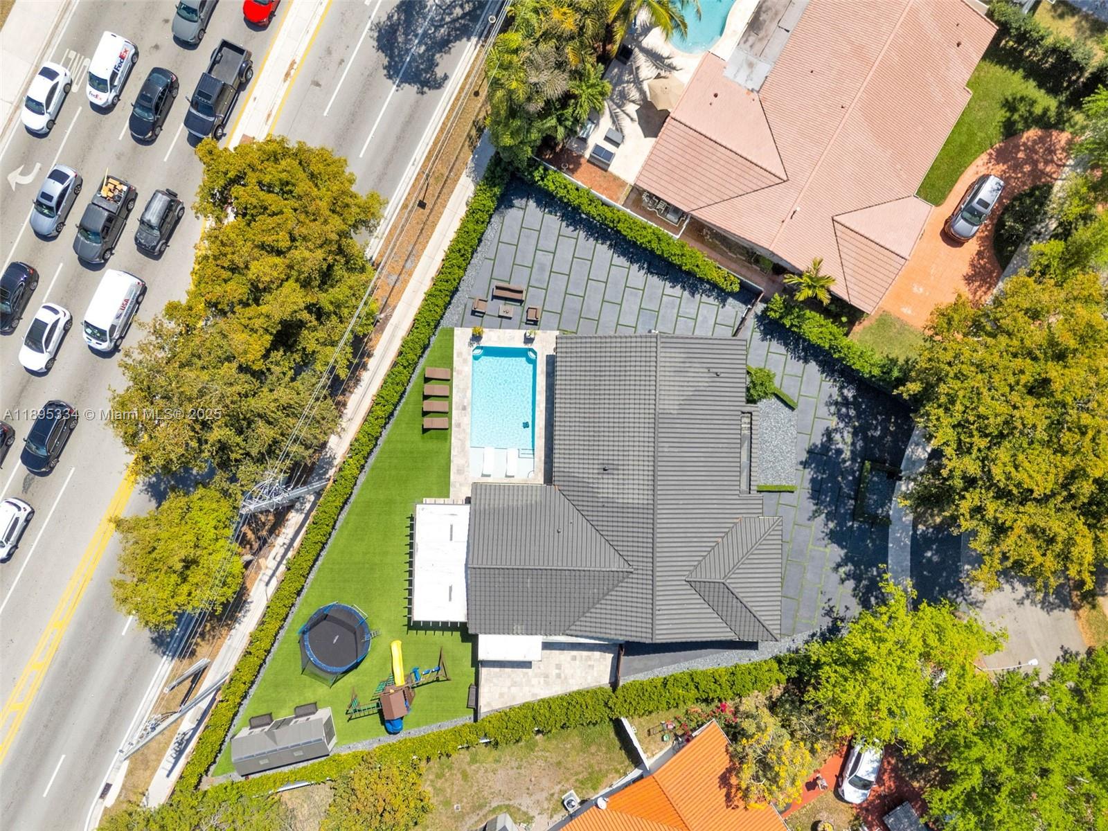 MIAMI LAKES LOCH NESS SEC - Residential