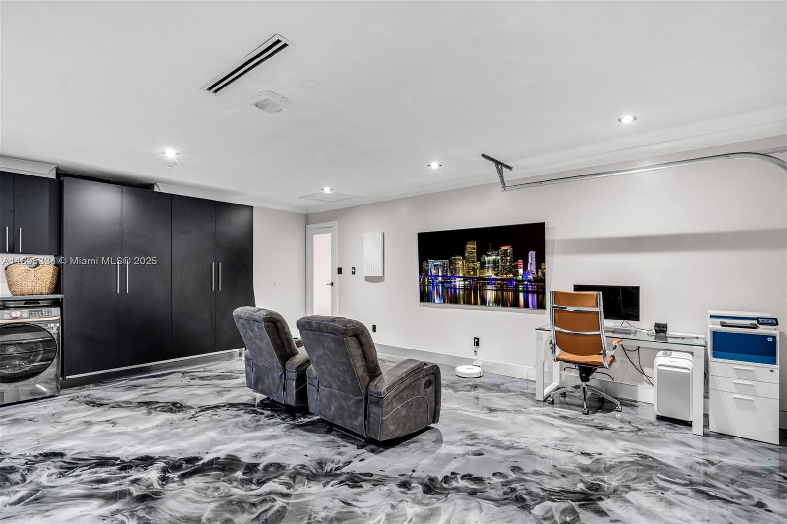 MIAMI LAKES LOCH NESS SEC - Residential