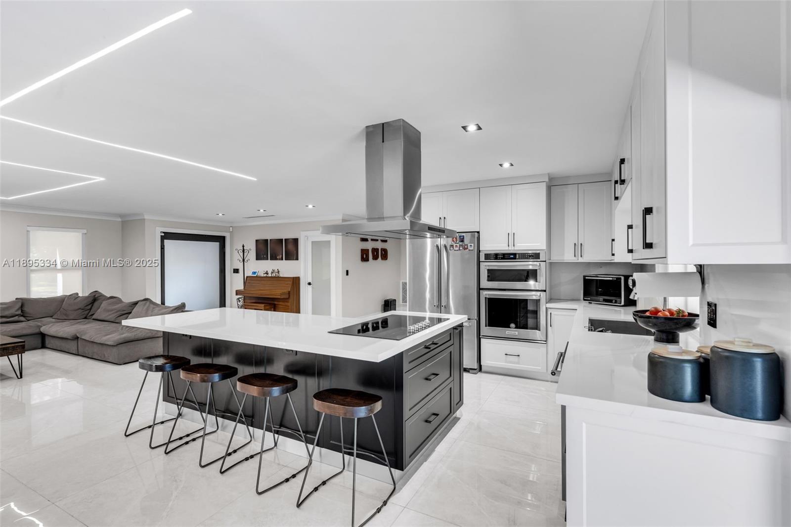 MIAMI LAKES LOCH NESS SEC - Residential