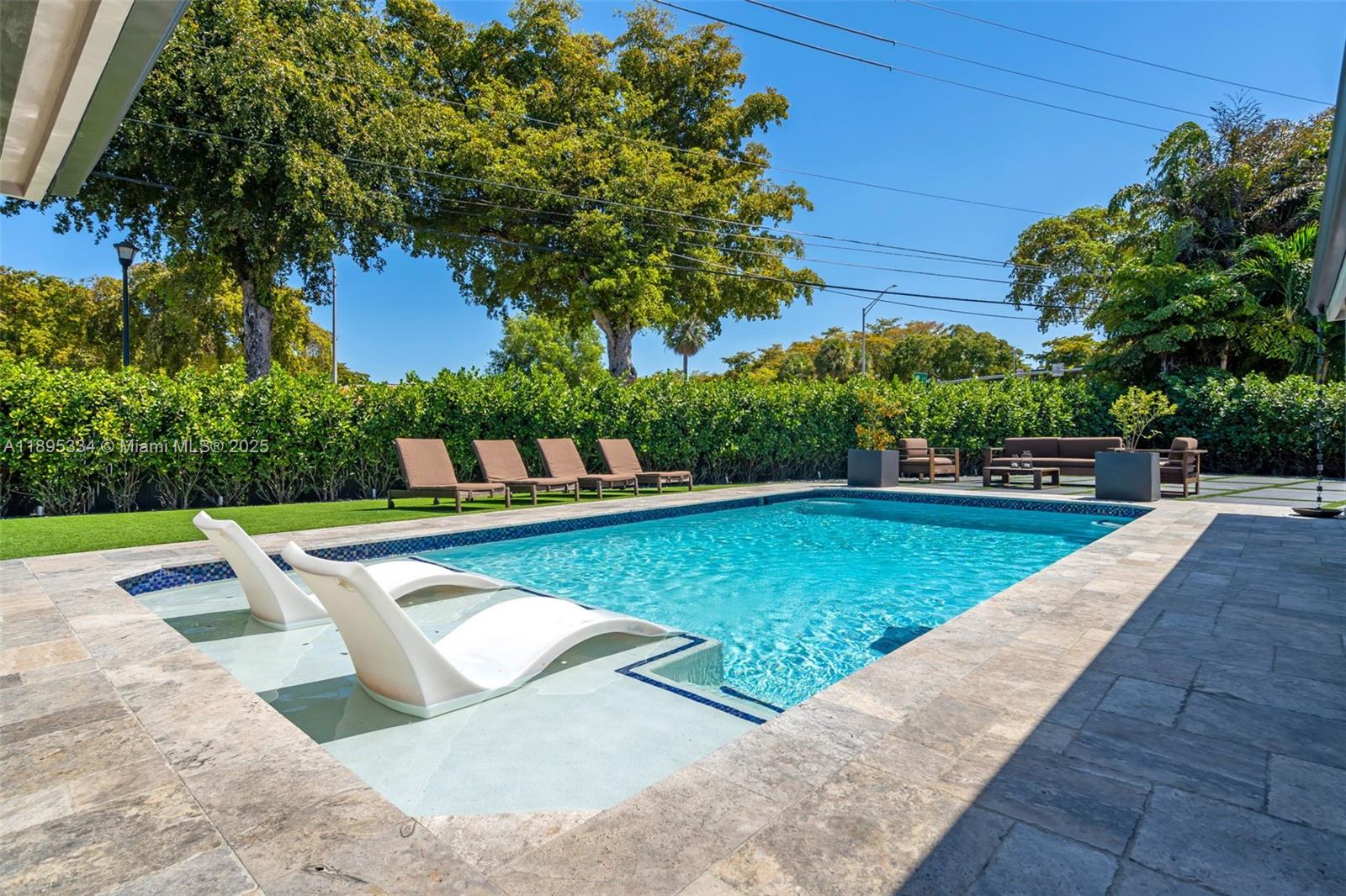 MIAMI LAKES LOCH NESS SEC - Residential