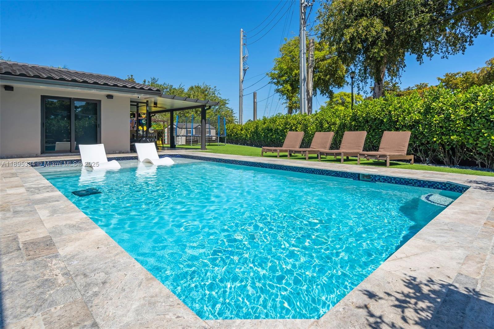 MIAMI LAKES LOCH NESS SEC - Residential