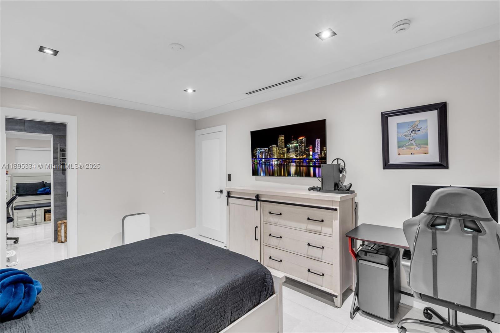 MIAMI LAKES LOCH NESS SEC - Residential