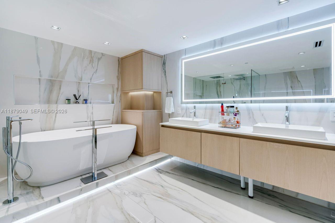 ICONBRICKELL CONDO NO 1 - Residential