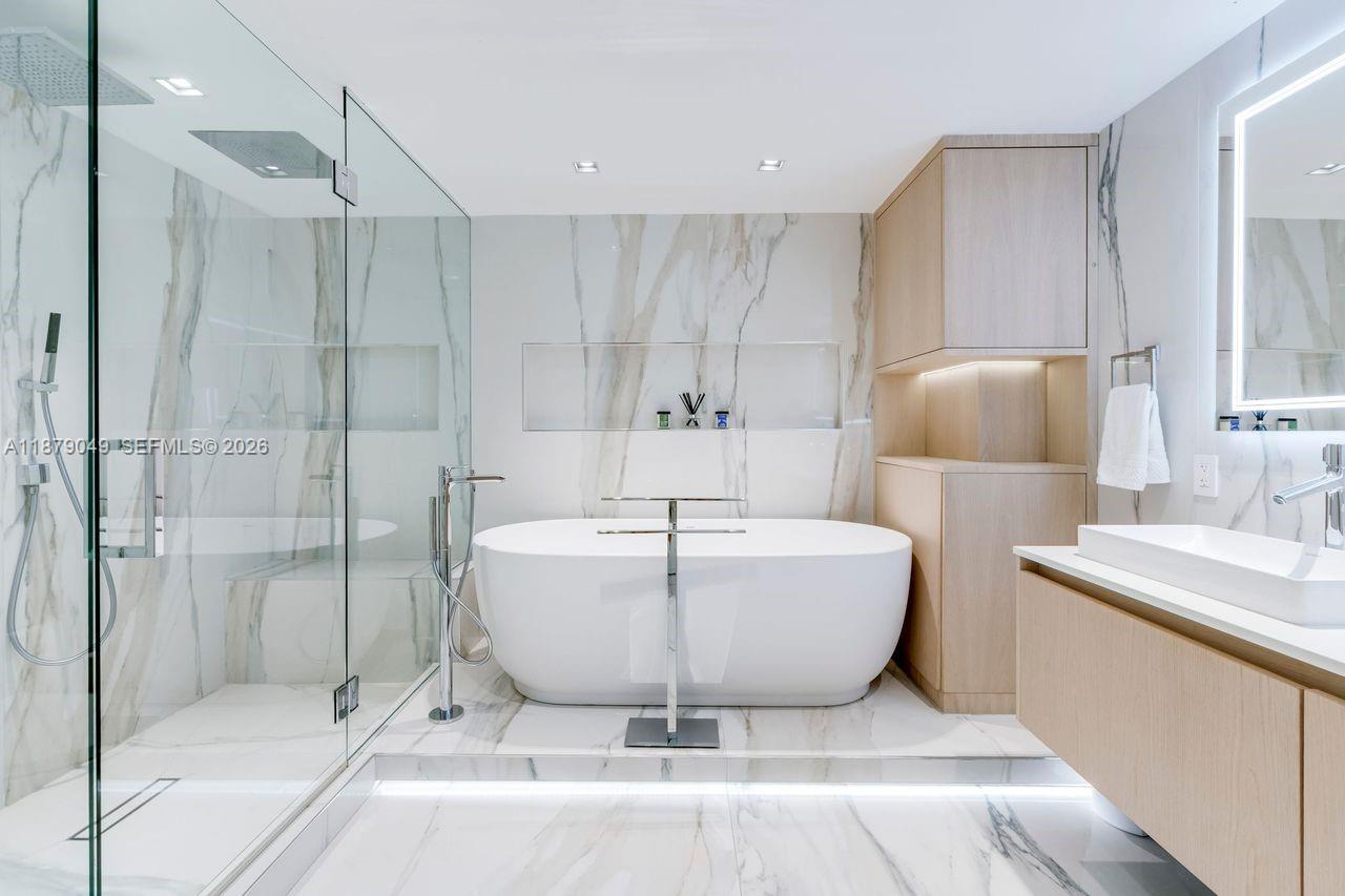 ICONBRICKELL CONDO NO 1 - Residential