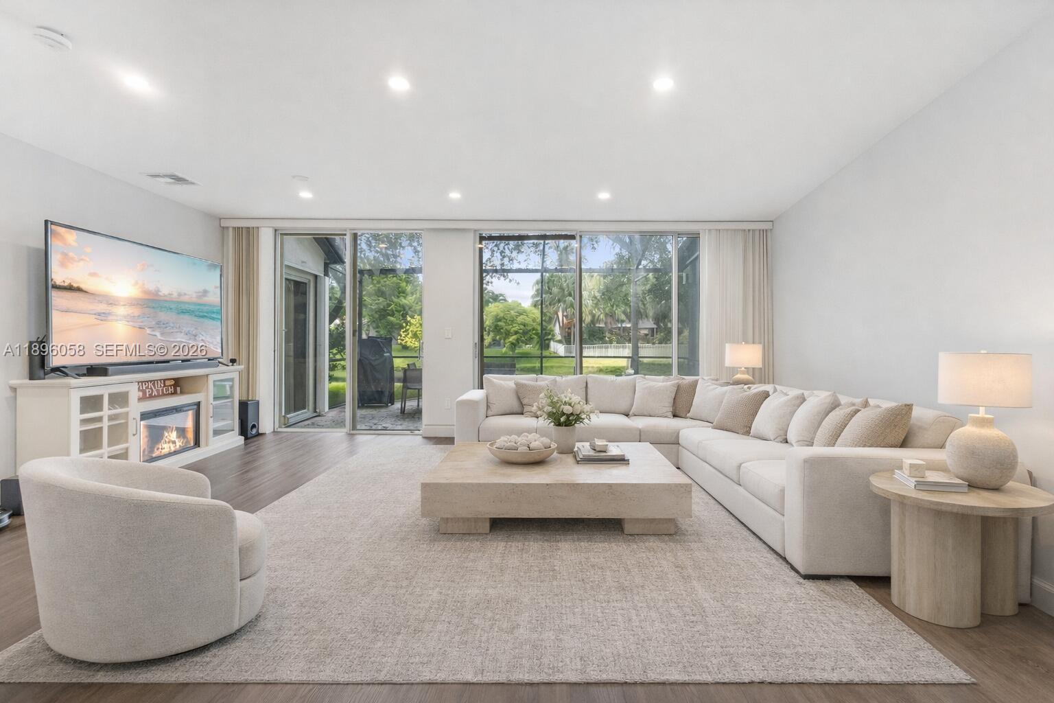 WEST GLEN MANOR - Residential