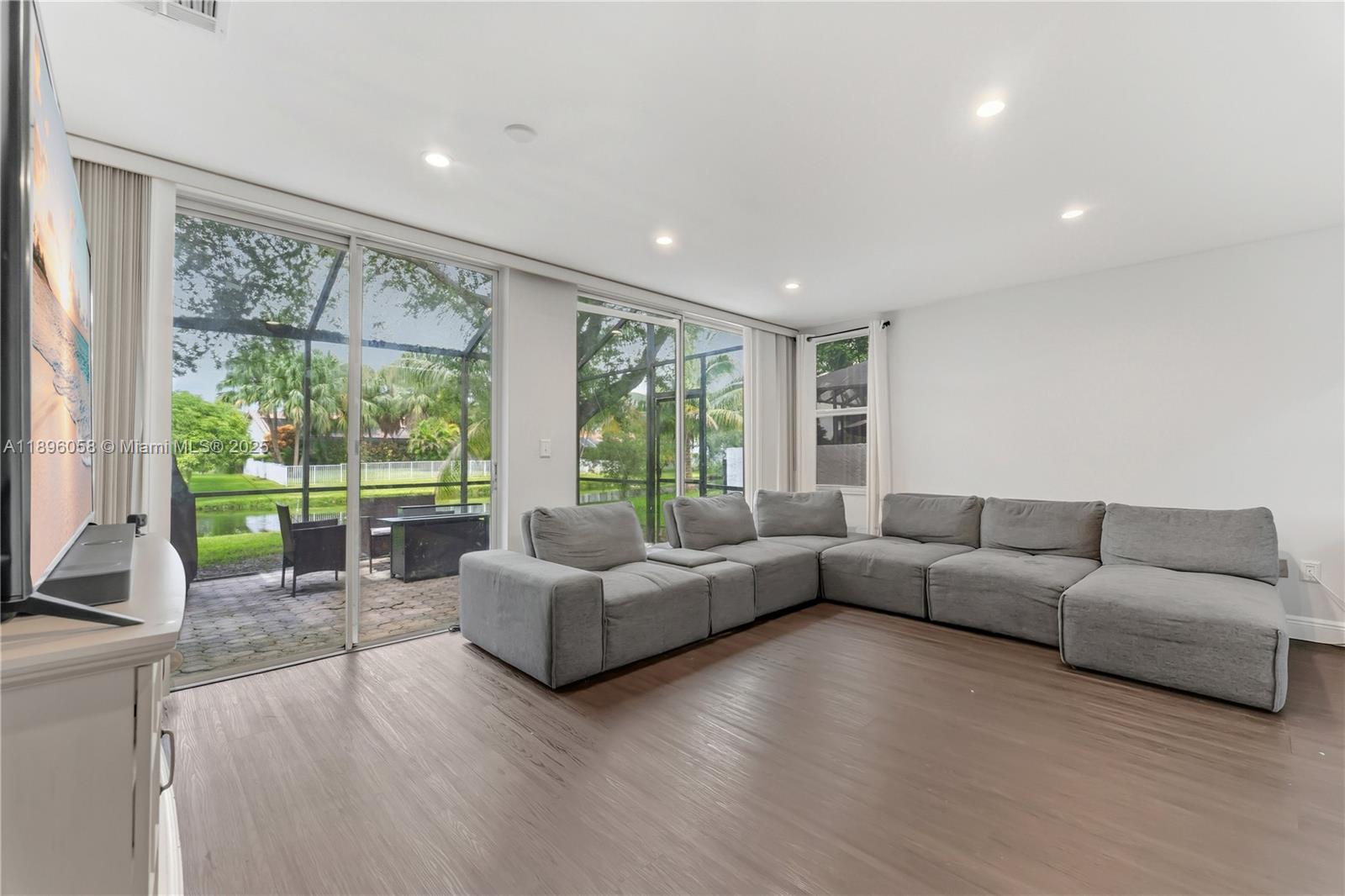WEST GLEN MANOR - Residential