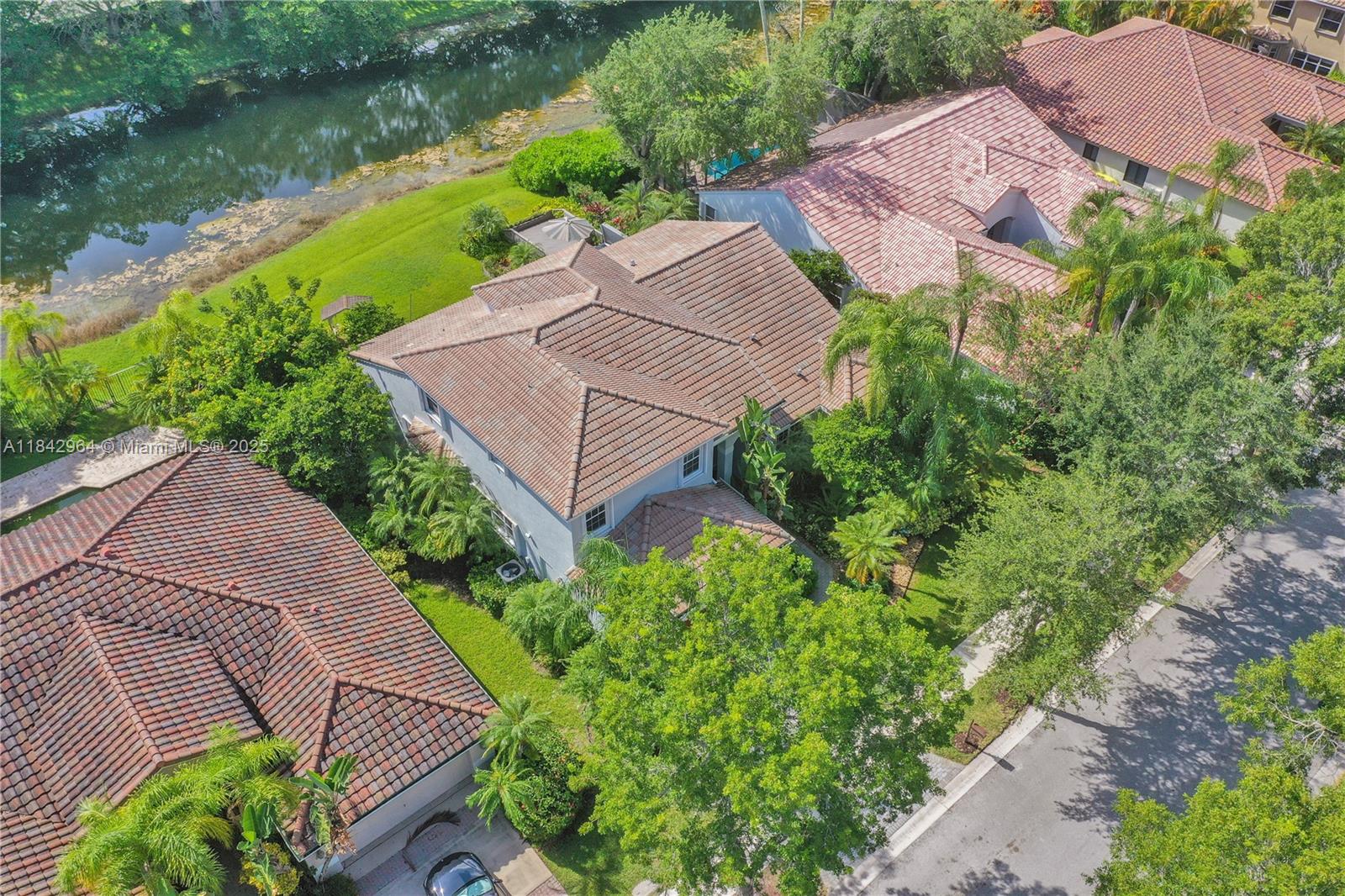 260 Montclaire Dr