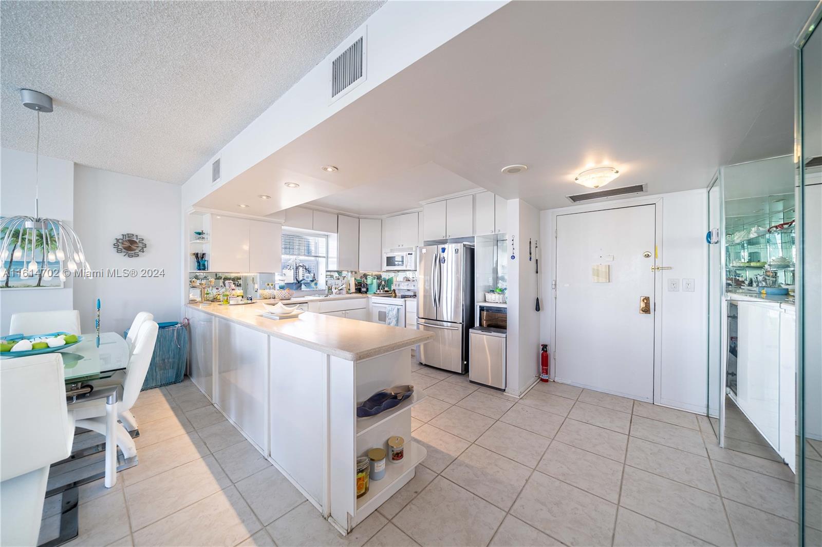 HALLMARK OF HOLLYWOOD CON - Residential
