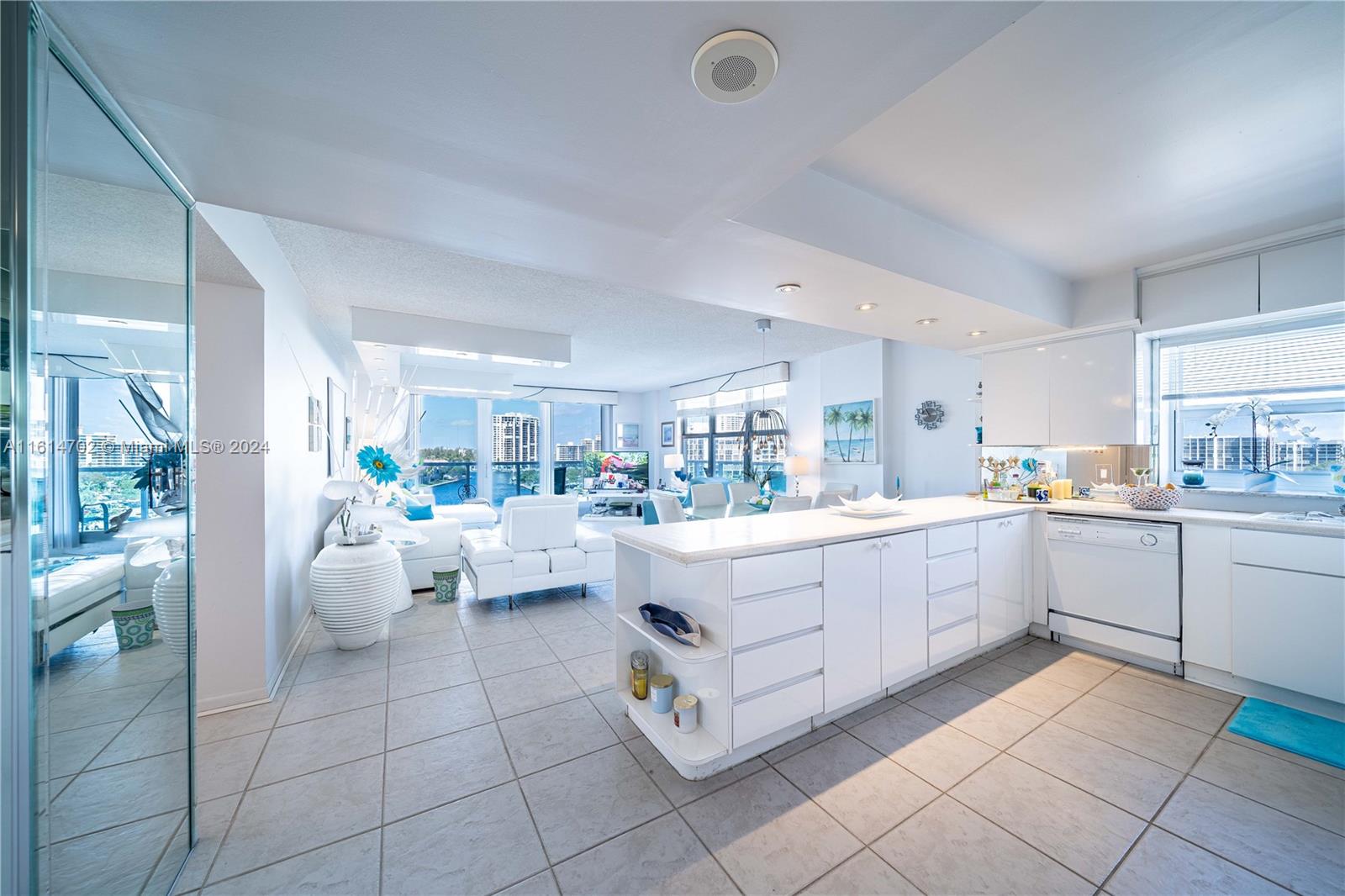 HALLMARK OF HOLLYWOOD CON - Residential