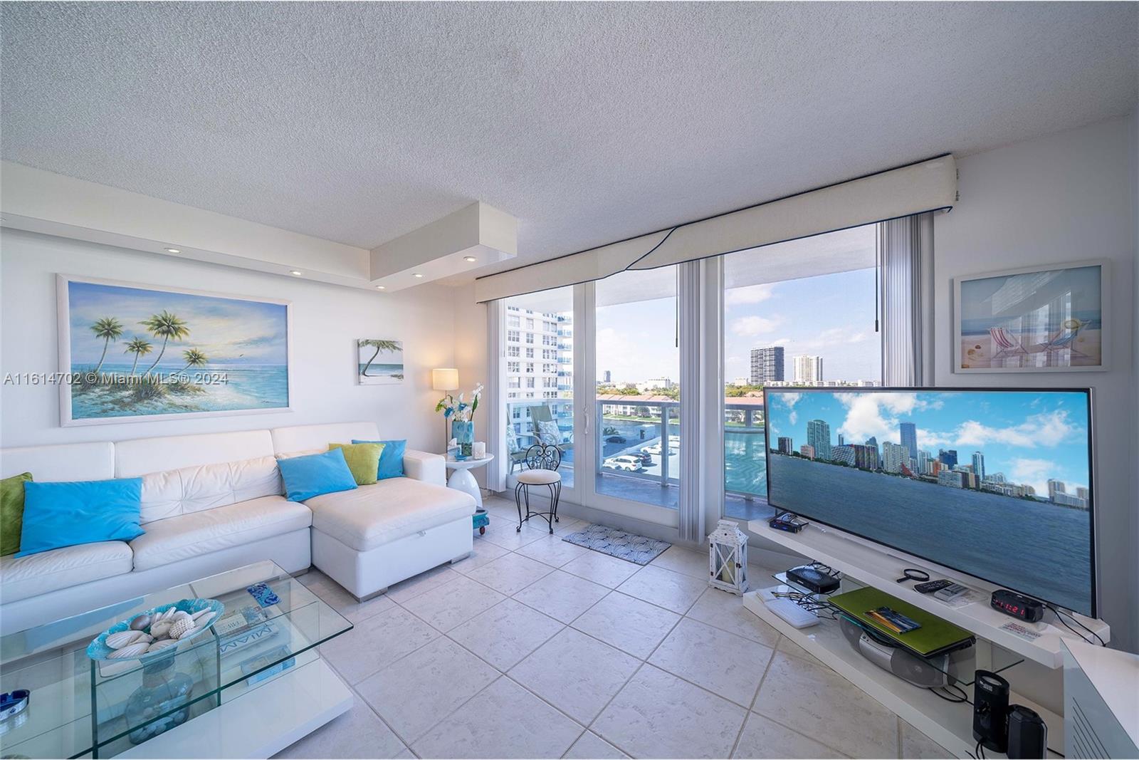 HALLMARK OF HOLLYWOOD CON - Residential
