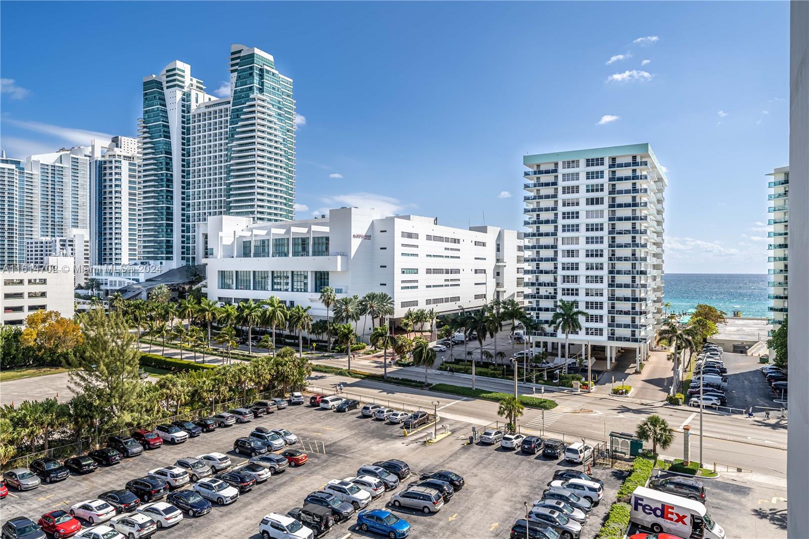 HALLMARK OF HOLLYWOOD CON - Residential