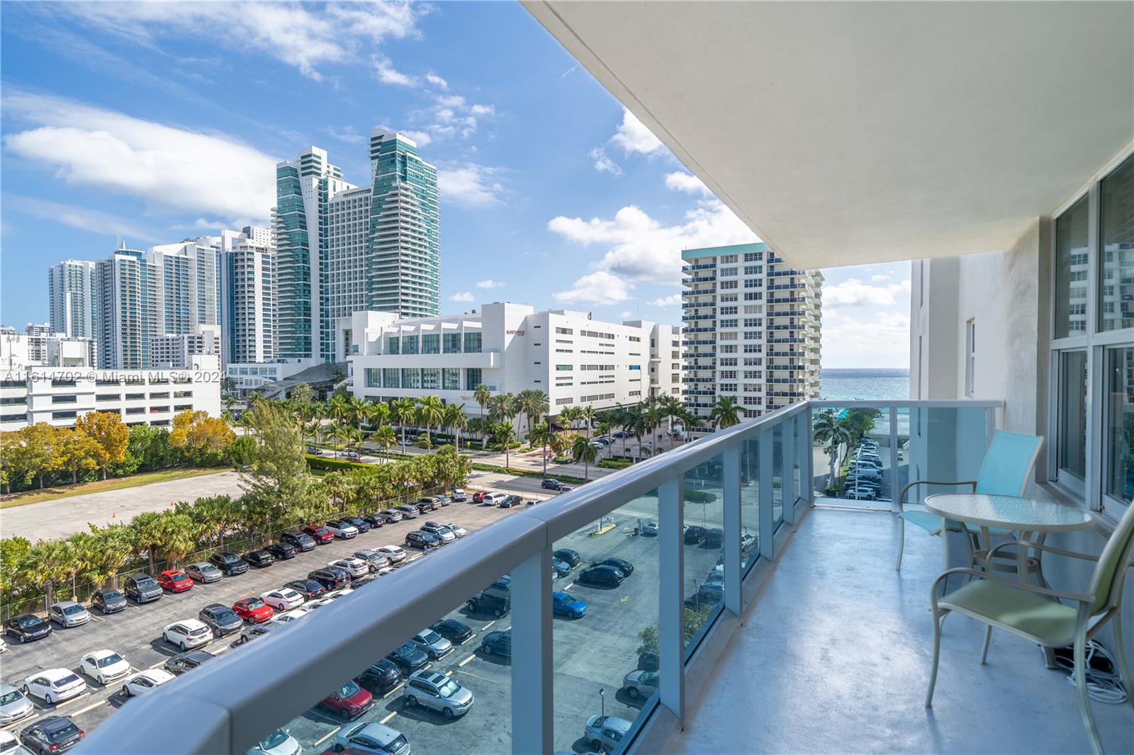 HALLMARK OF HOLLYWOOD CON - Residential