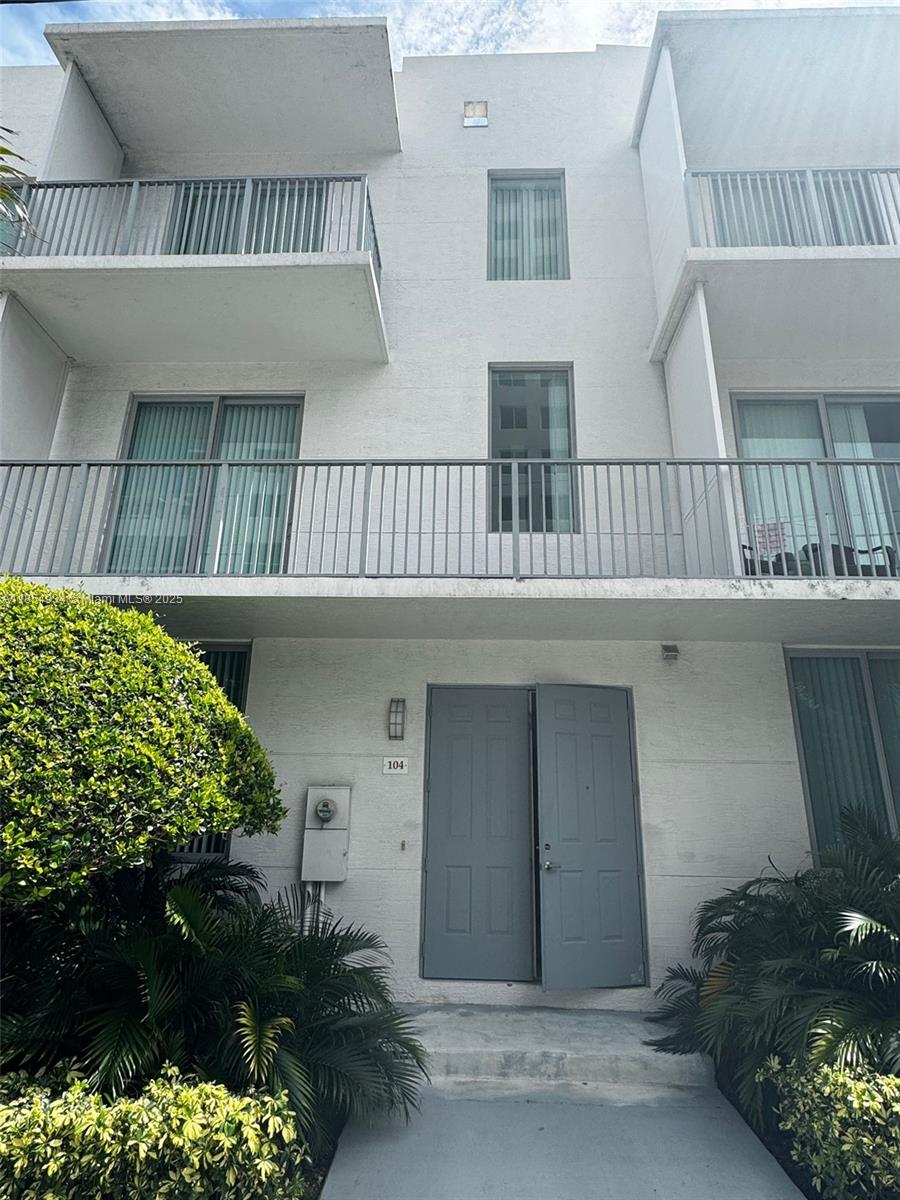 Welcome to Townhouse #104 at Courtyards at Hollywood! This oversized 3 floor townhouse provides 4 bedrooms and 3 bathrooms, along with a 2 car garage and complex private pool. Great location right near Downtown Hollywood and minutes from the Beach.