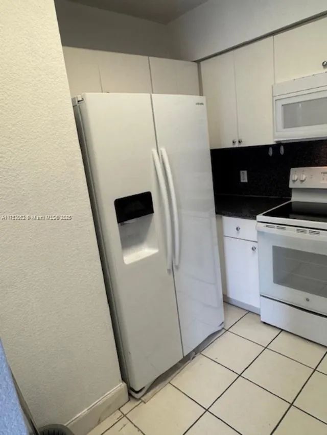 Miami, Florida 33172, United States, 3 Bedrooms Bedrooms, ,2 BathroomsBathrooms,Residential,Active,79246