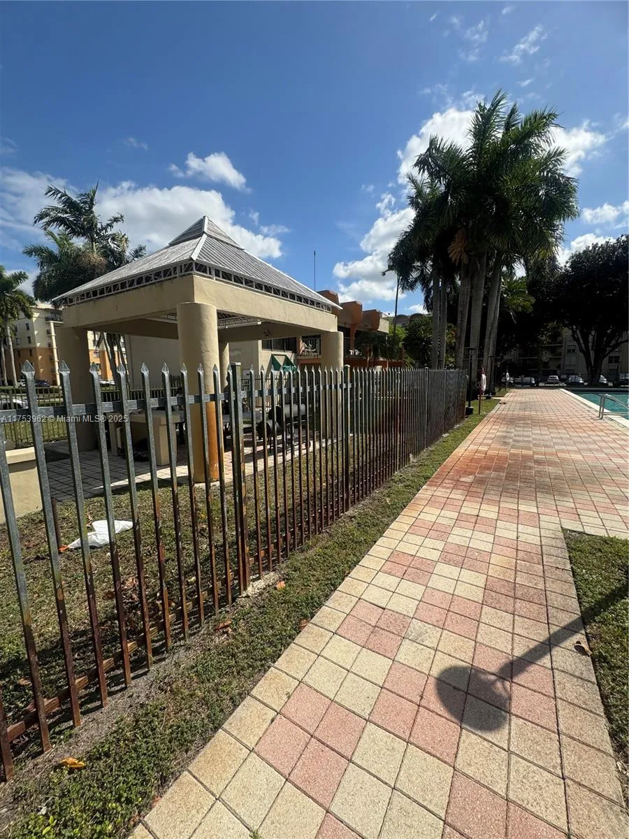 Miami, Florida 33172, United States, 3 Bedrooms Bedrooms, ,2 BathroomsBathrooms,Residential,Active,79246