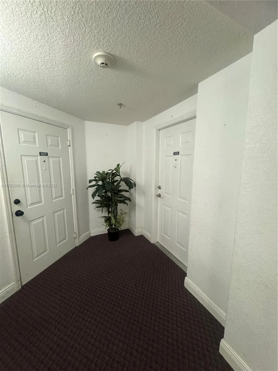 Miami, Florida 33172, United States, 3 Bedrooms Bedrooms, ,2 BathroomsBathrooms,Residential,Active,79246