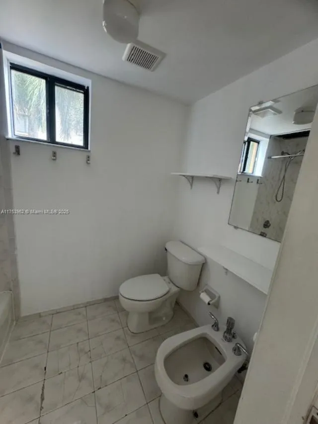 Miami, Florida 33172, United States, 3 Bedrooms Bedrooms, ,2 BathroomsBathrooms,Residential,Active,79246