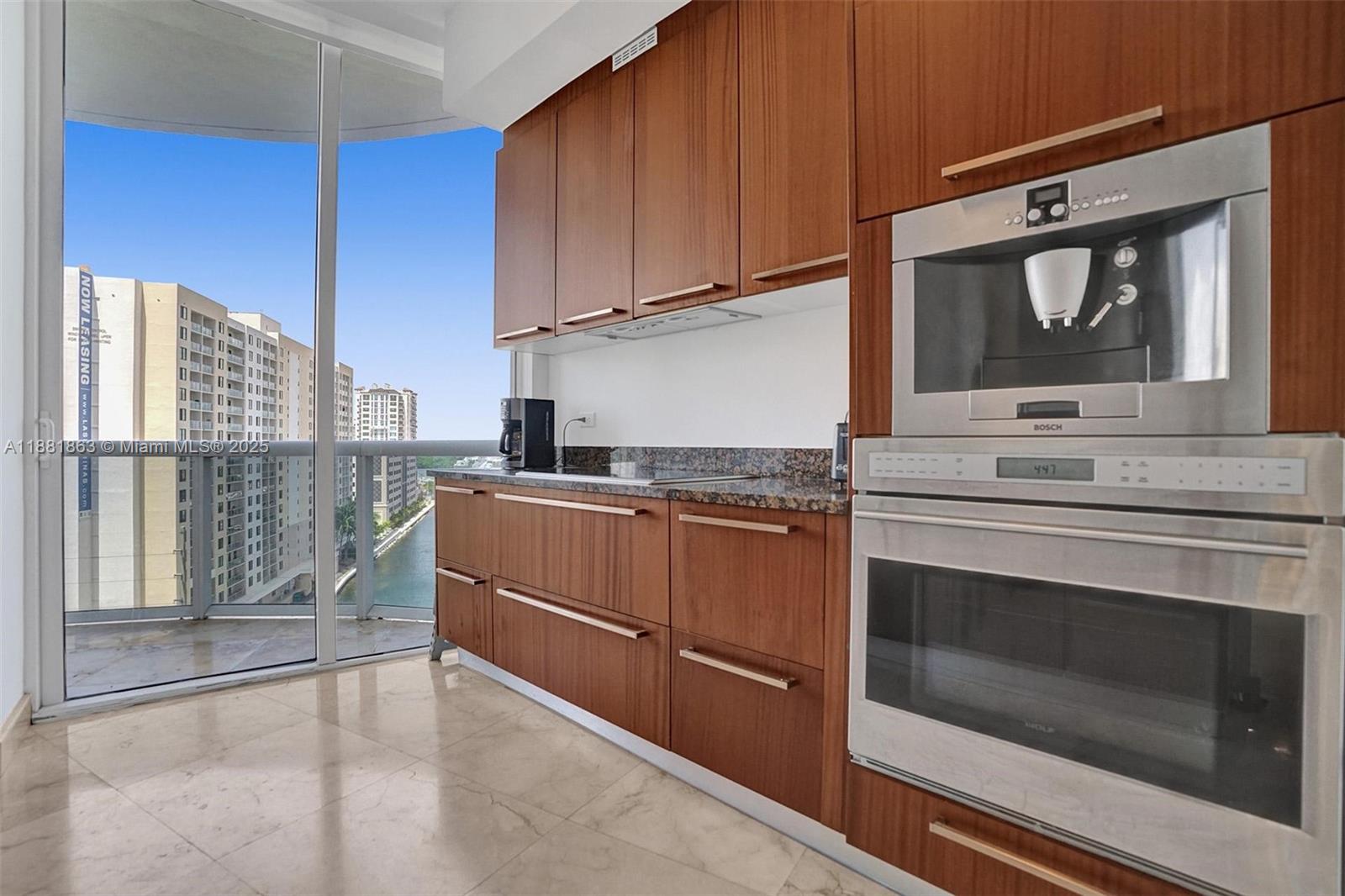TDR TOWER I CONDO - Residential
