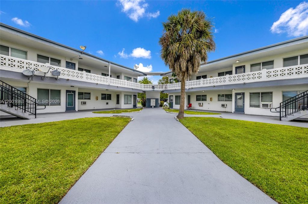 Photo of 1241 W River Dr #1-16, Margate, FL 33063 (MLS # A12001683)
