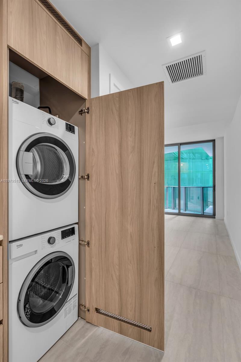 VICEROY BRICKELL - Residential Lease