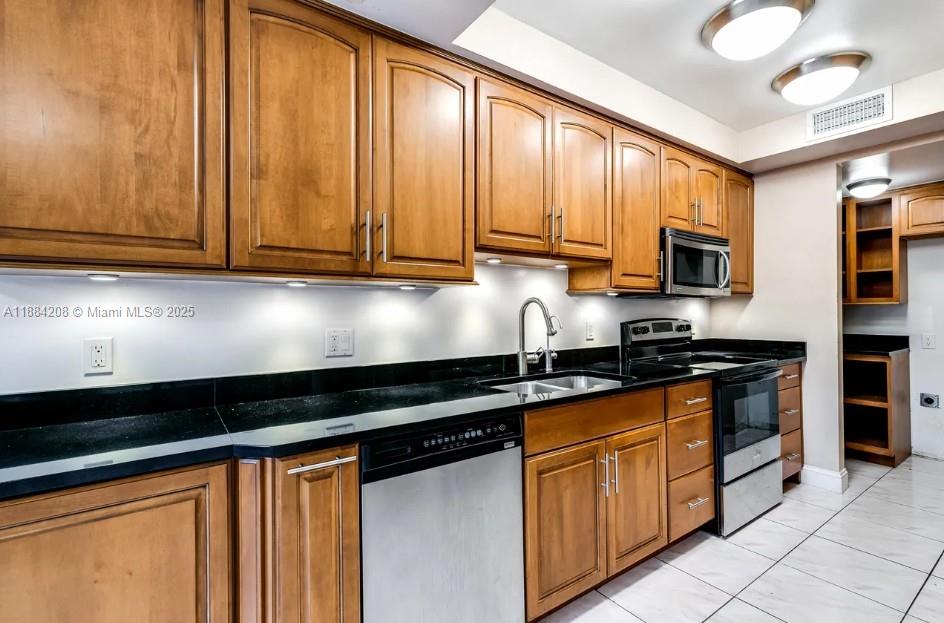 ODA HOMES CONDO - Residential Lease