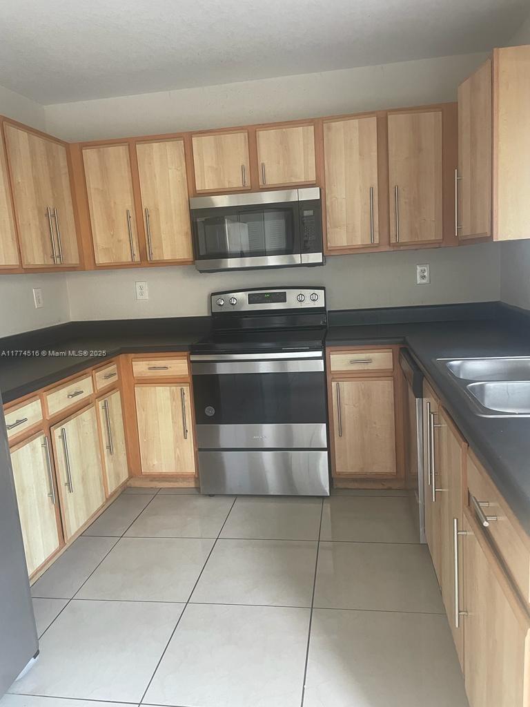 Property for Sale at 2066 Ne 167th St 3-110 2, North Miami Beach, Miami-Dade County, Florida - Bedrooms: 3 
Bathrooms: 3  - $355,000