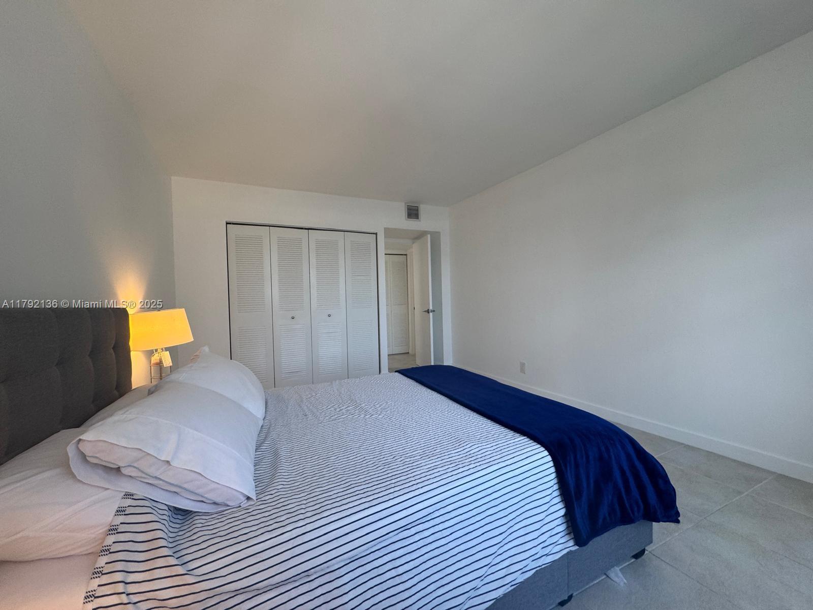 HALLMARK OF HOLLYWOOD CON - Residential