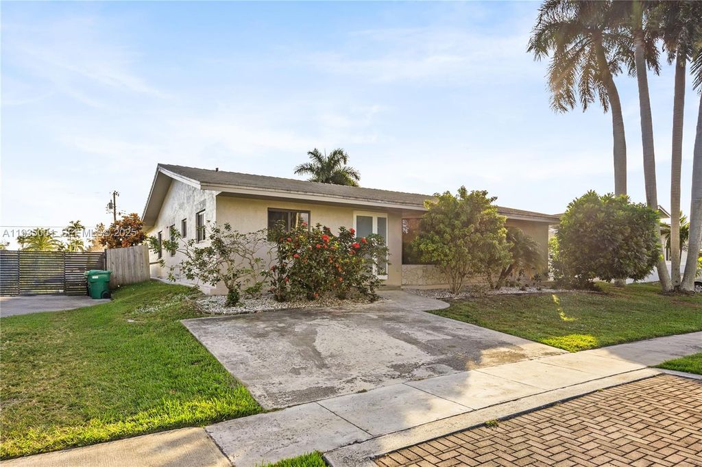 Photo of 218 SE 2nd St, Dania Beach, FL 33004 (MLS # A11935001)