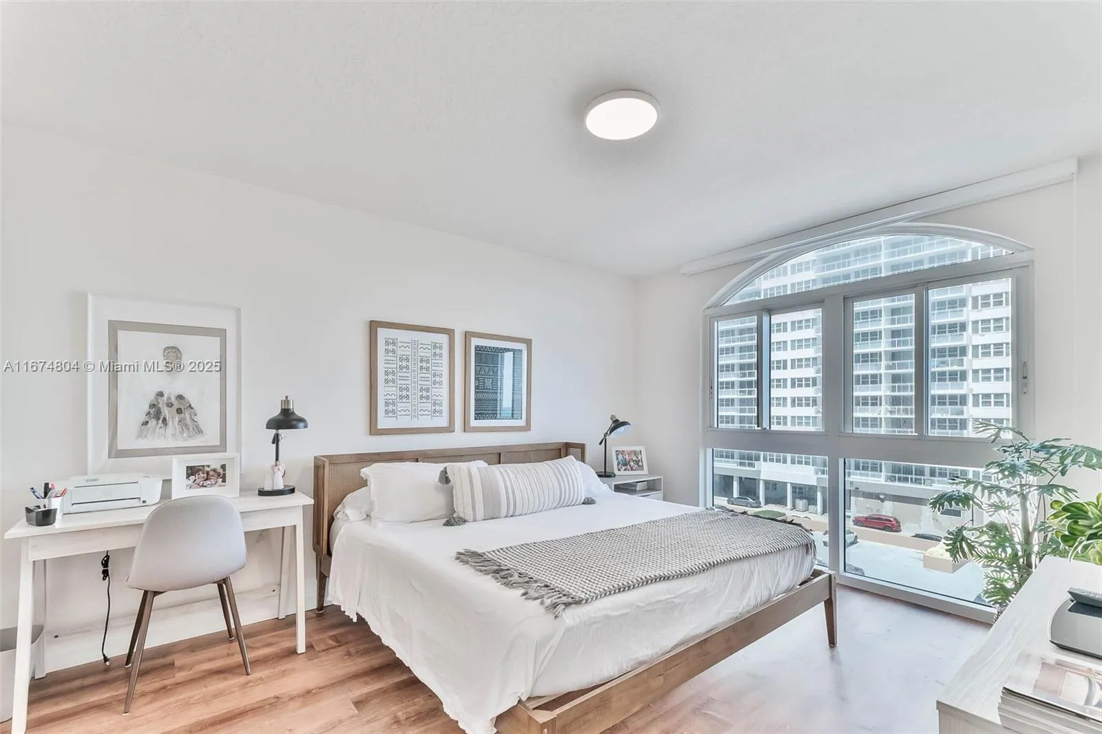 Hallandale Beach, Florida 33009, United States, 2 Bedrooms Bedrooms, ,2 BathroomsBathrooms,Residential,Active,39337