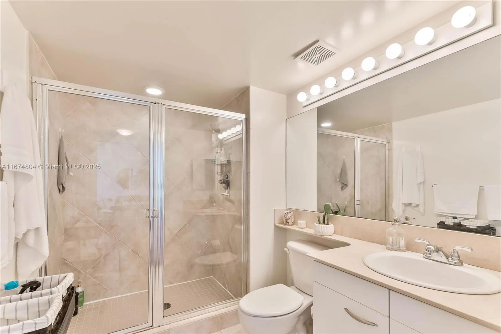 Hallandale Beach, Florida 33009, United States, 2 Bedrooms Bedrooms, ,2 BathroomsBathrooms,Residential,Active,39337